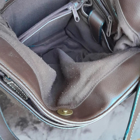 Wilson Leather Shoulder Bag - Picture 7 of 9